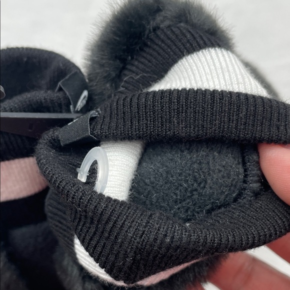 Nike Colorblock Fuzzy Warm Mittens. XS/S. NWT. - Picture 8 of 8